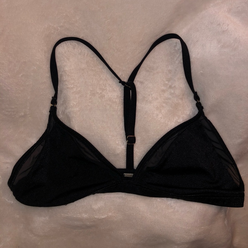 Black Victoria’s Secret bra